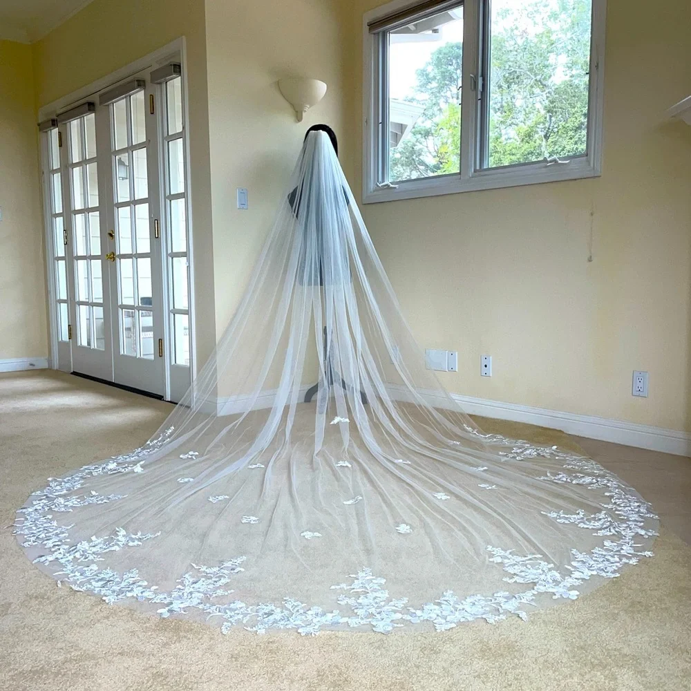 SOLD - Off White Cathedral Veil with Metal Comb - 118 inches - Picture 2 of 7